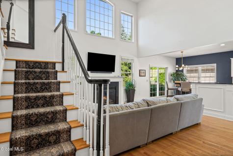 10 Yardley Court Loudonville NY 12211
