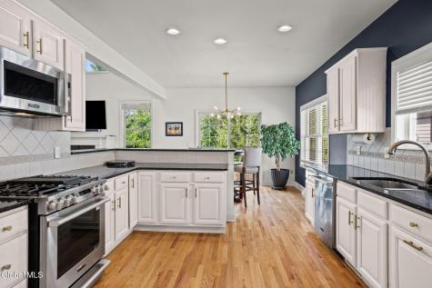 10 Yardley Court Loudonville NY 12211
