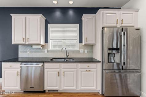 10 Yardley Court Loudonville NY 12211