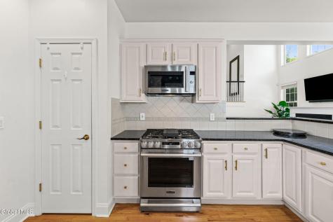 10 Yardley Court Loudonville NY 12211