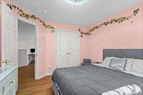 10 Yardley Court Loudonville NY 12211