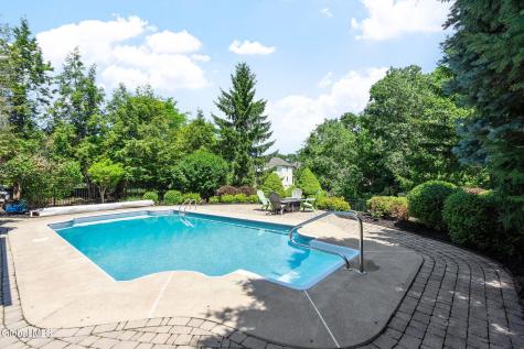 10 Yardley Court Loudonville NY 12211
