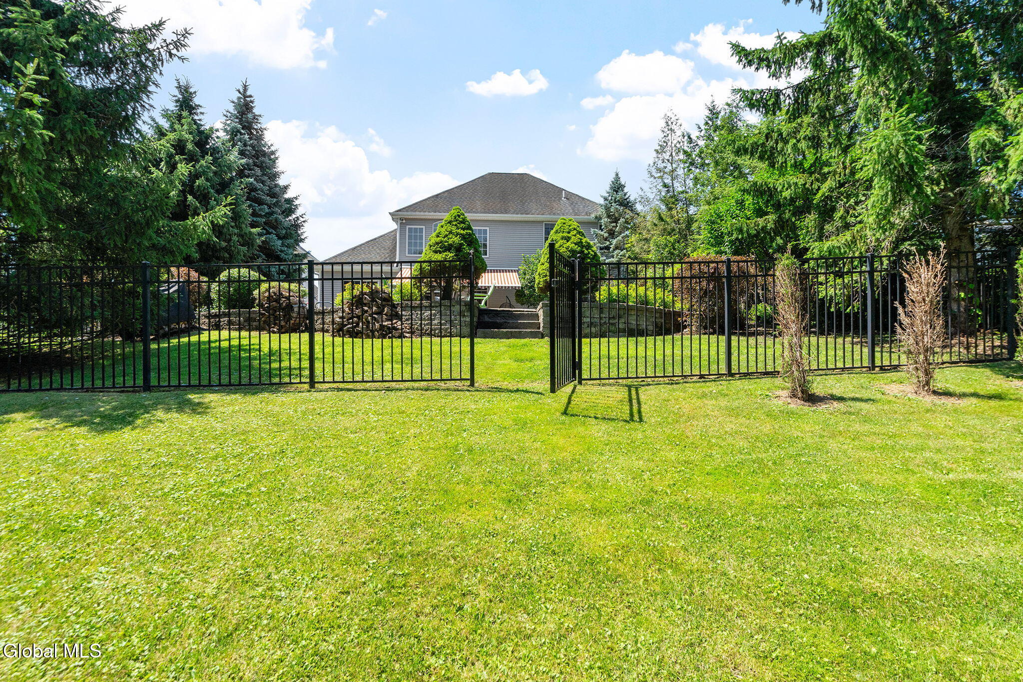 10 Yardley Court Loudonville NY 12211
