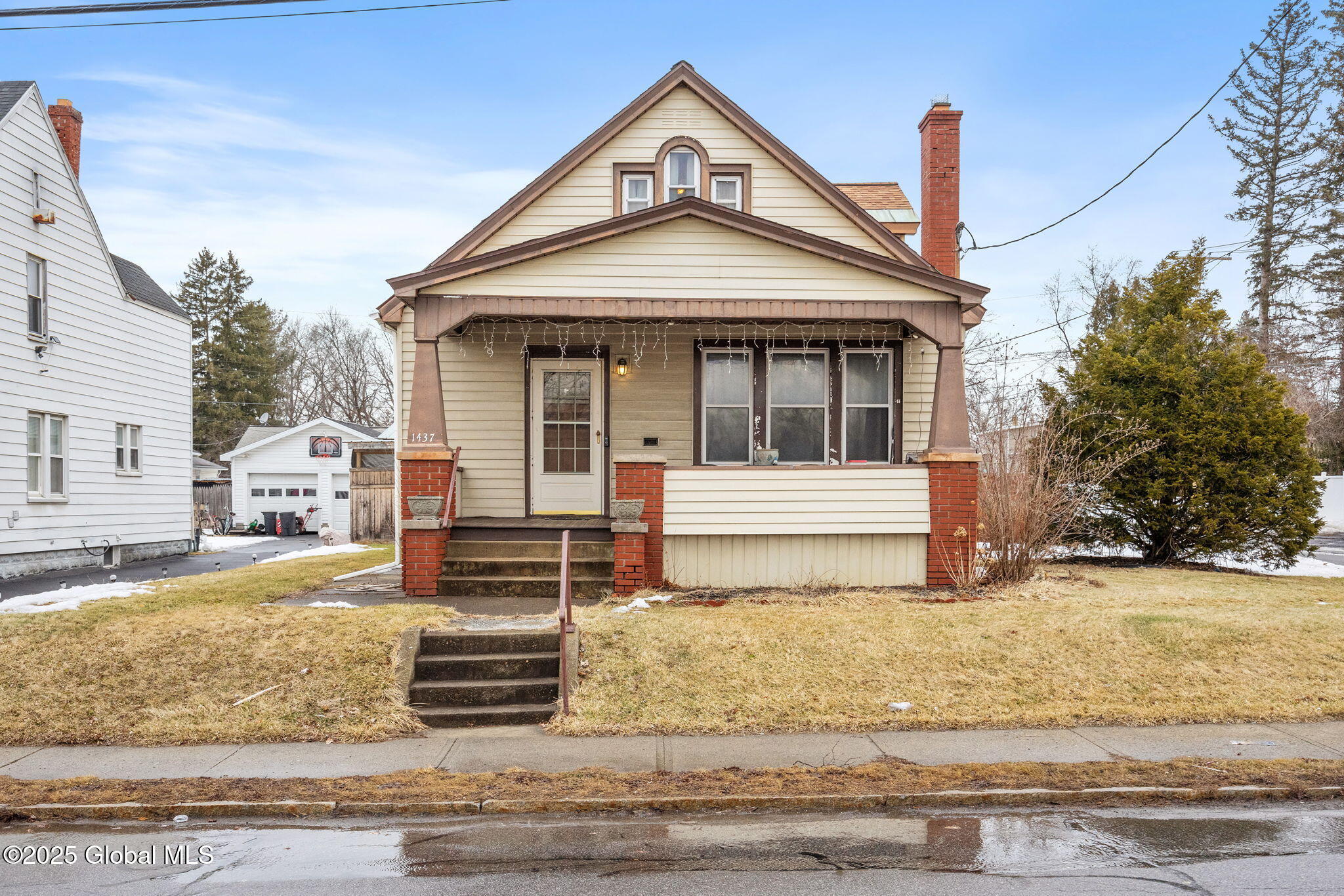 1437 Nott Street Schenectady NY 12308