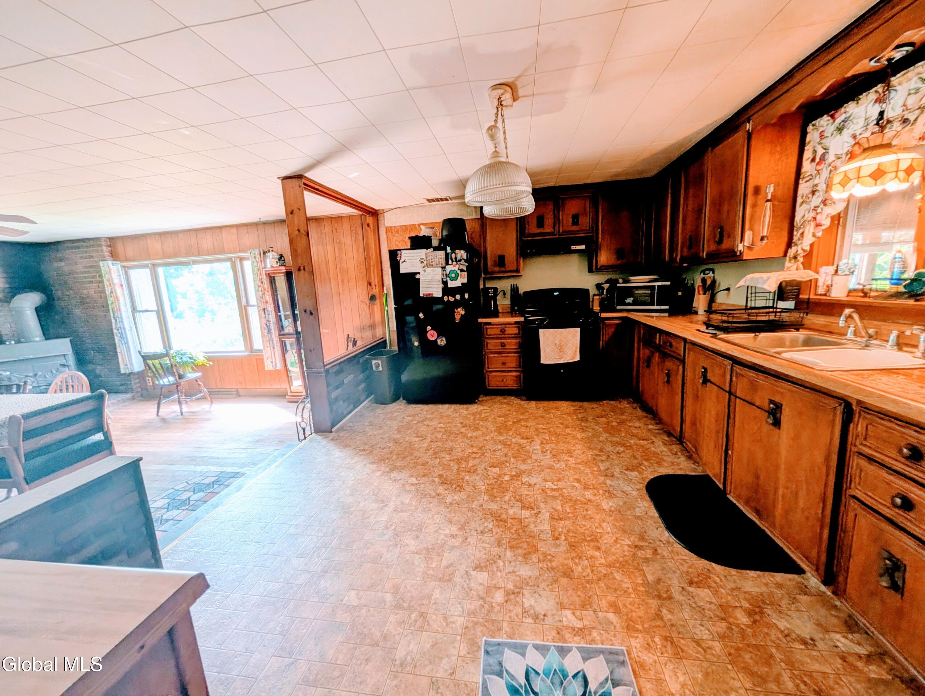 2459 Nys Rte 9n Crown Point NY 12928