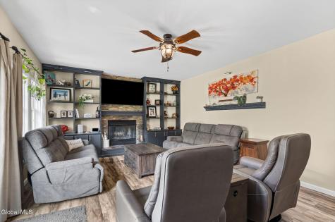 407 Deer Path Schenectady NY 12306