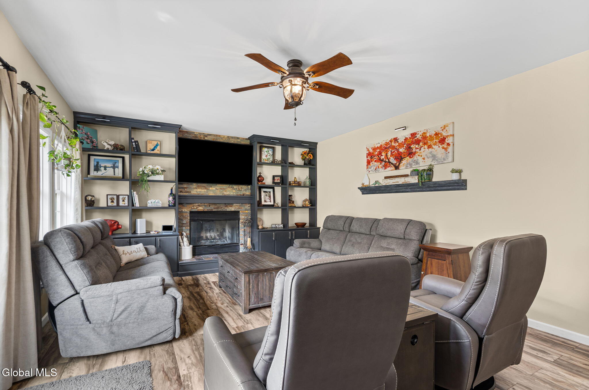 407 Deer Path Schenectady NY 12306