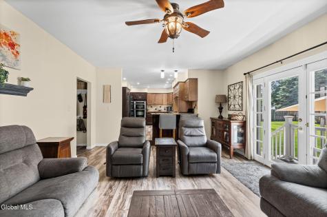 407 Deer Path Schenectady NY 12306