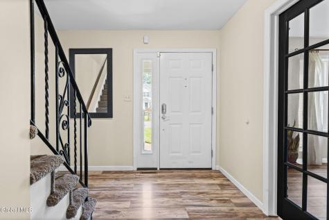 407 Deer Path Schenectady NY 12306