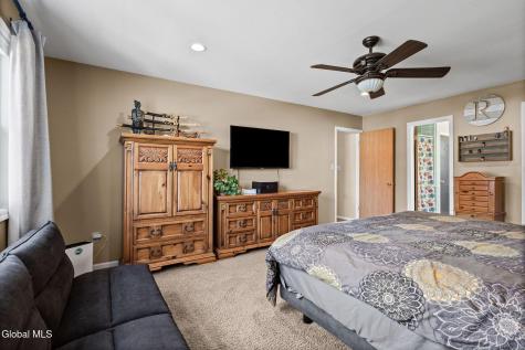 407 Deer Path Schenectady NY 12306