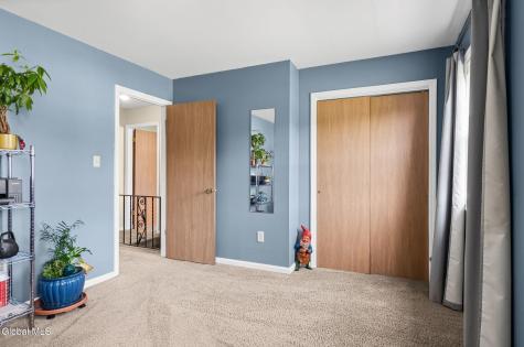 407 Deer Path Schenectady NY 12306