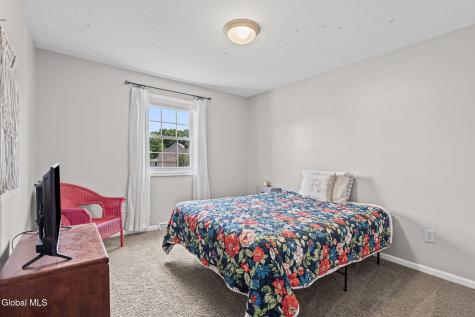 407 Deer Path Schenectady NY 12306