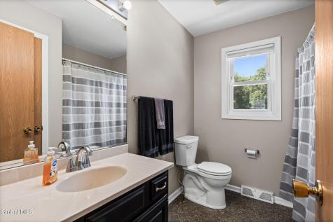 407 Deer Path Schenectady NY 12306
