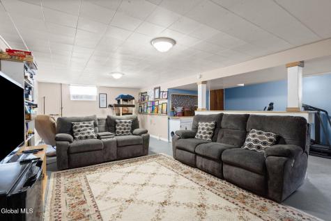 407 Deer Path Schenectady NY 12306
