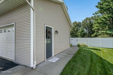 407 Deer Path Schenectady NY 12306