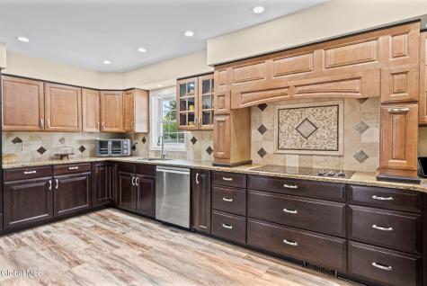407 Deer Path Schenectady NY 12306