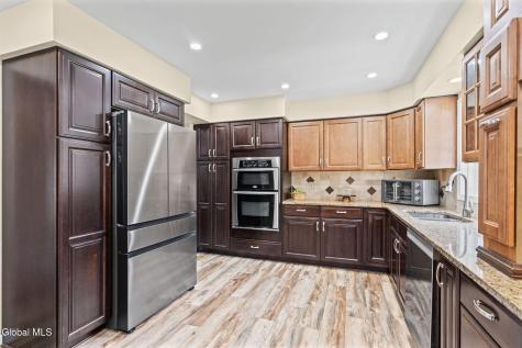 407 Deer Path Schenectady NY 12306
