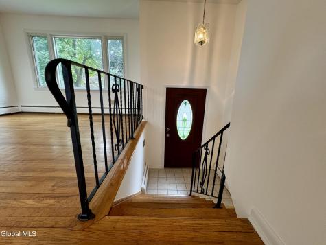 29 Myers Court Albany NY 12205