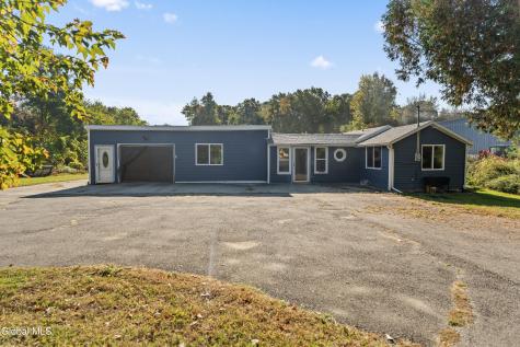 9 Thompson Street Colonie NY 12205