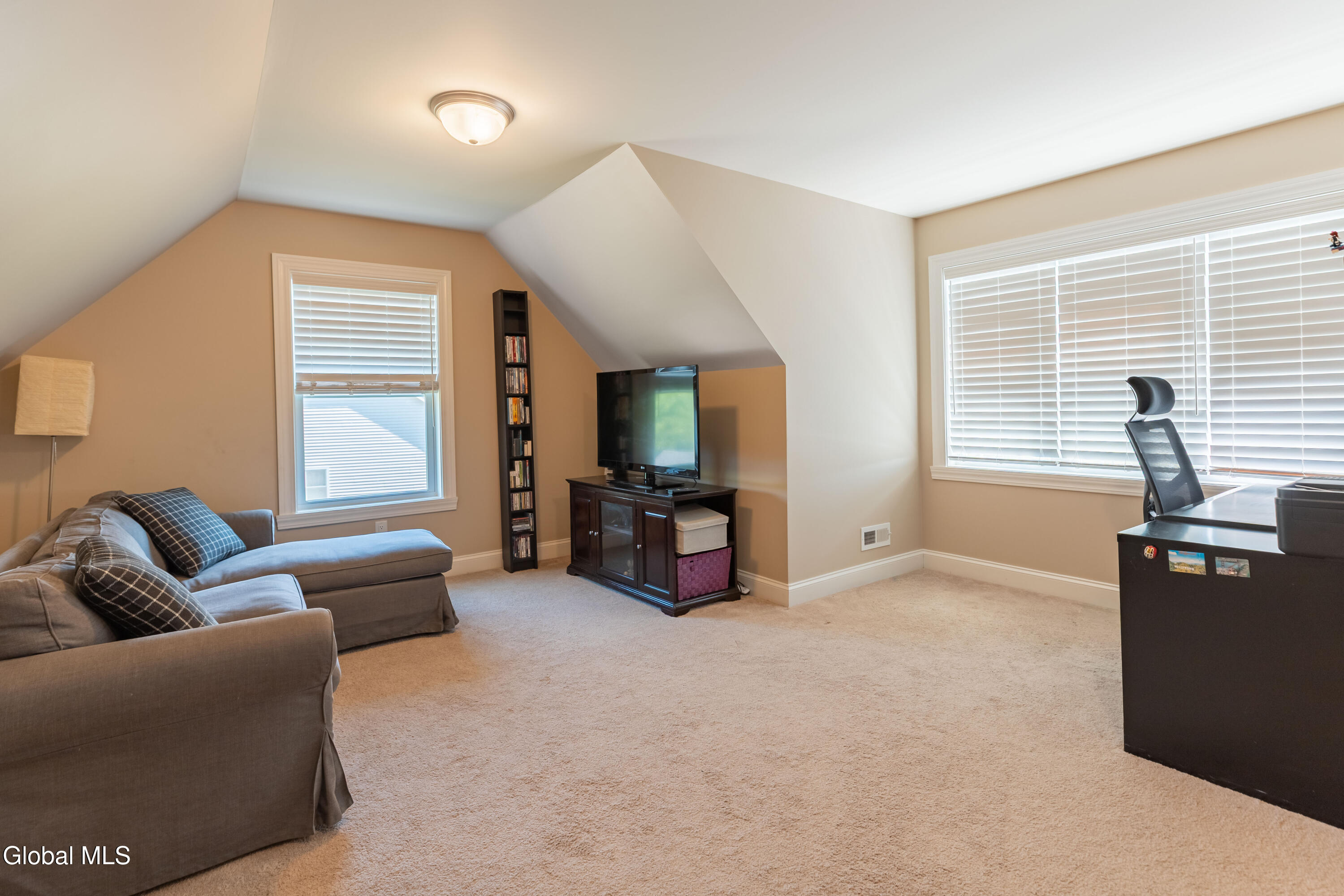 8 Harvester Way Ballston Lake NY 12019