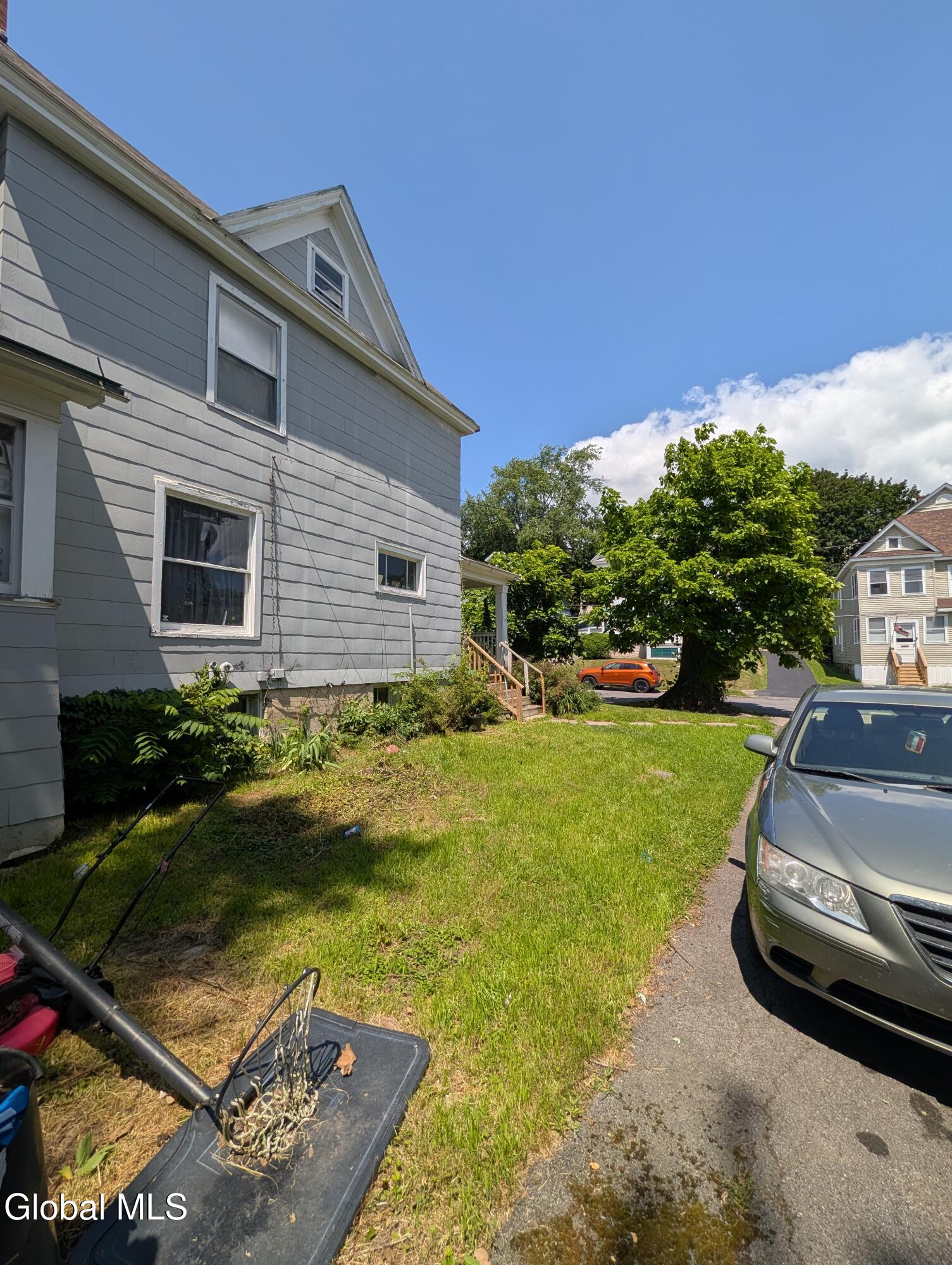 22 Mcclellan Avenue Amsterdam NY 12010