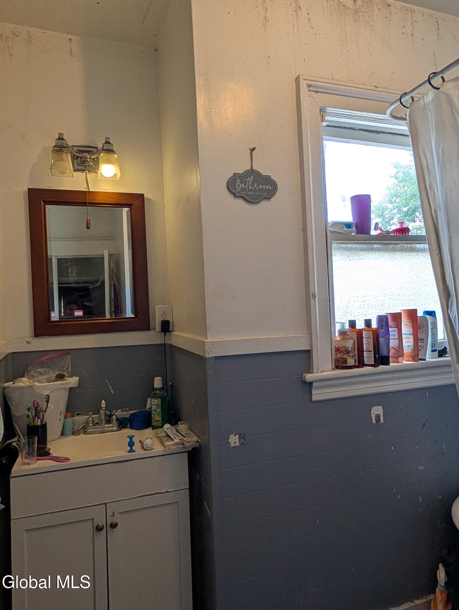 22 Mcclellan Avenue Amsterdam NY 12010