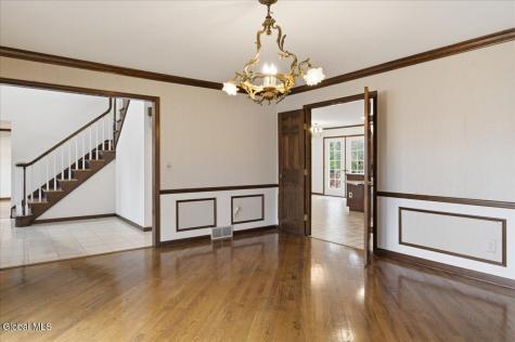 23 Fairway Court Albany NY 12208