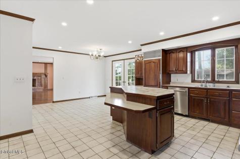 23 Fairway Court Albany NY 12208