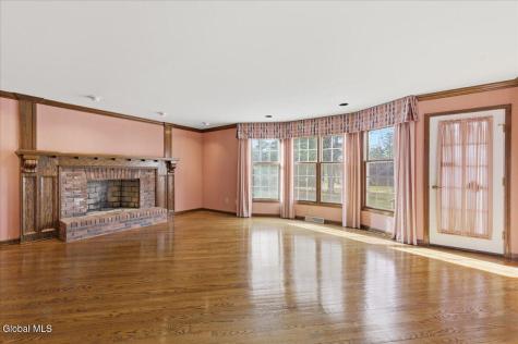 23 Fairway Court Albany NY 12208