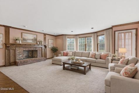 23 Fairway Court Albany NY 12208