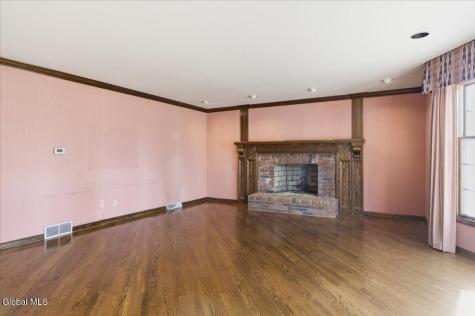 23 Fairway Court Albany NY 12208