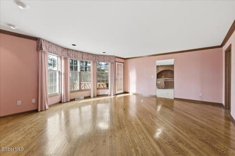 23 Fairway Court Albany NY 12208