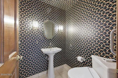 23 Fairway Court Albany NY 12208