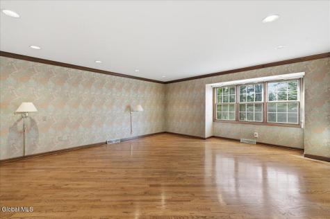 23 Fairway Court Albany NY 12208