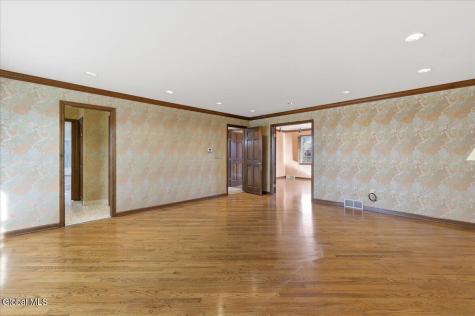 23 Fairway Court Albany NY 12208