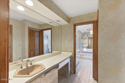 23 Fairway Court Albany NY 12208