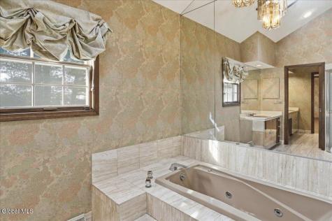 23 Fairway Court Albany NY 12208