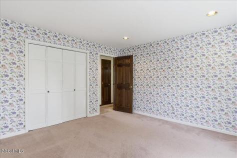 23 Fairway Court Albany NY 12208