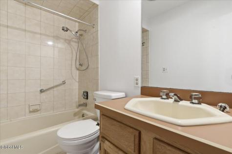 23 Fairway Court Albany NY 12208