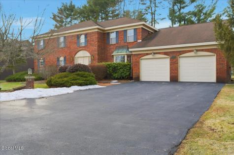 23 Fairway Court Albany NY 12208