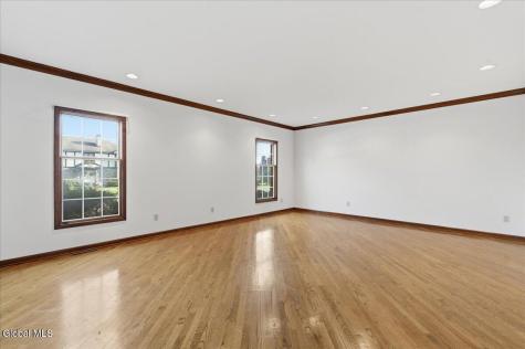 23 Fairway Court Albany NY 12208