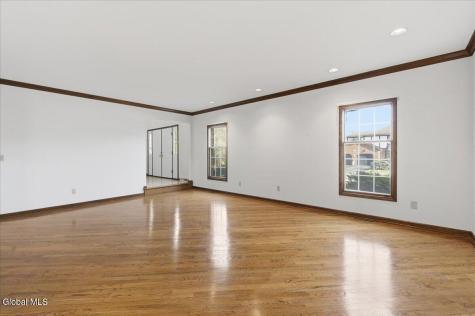 23 Fairway Court Albany NY 12208