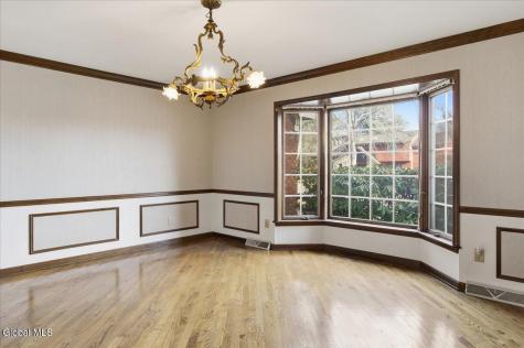 23 Fairway Court Albany NY 12208