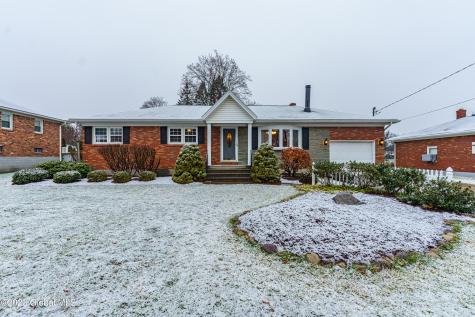 8 Campagna Drive Colonie NY 12205