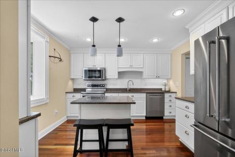 96 Cooks Court Halfmoon NY 12188