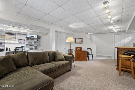 96 Cooks Court Halfmoon NY 12188