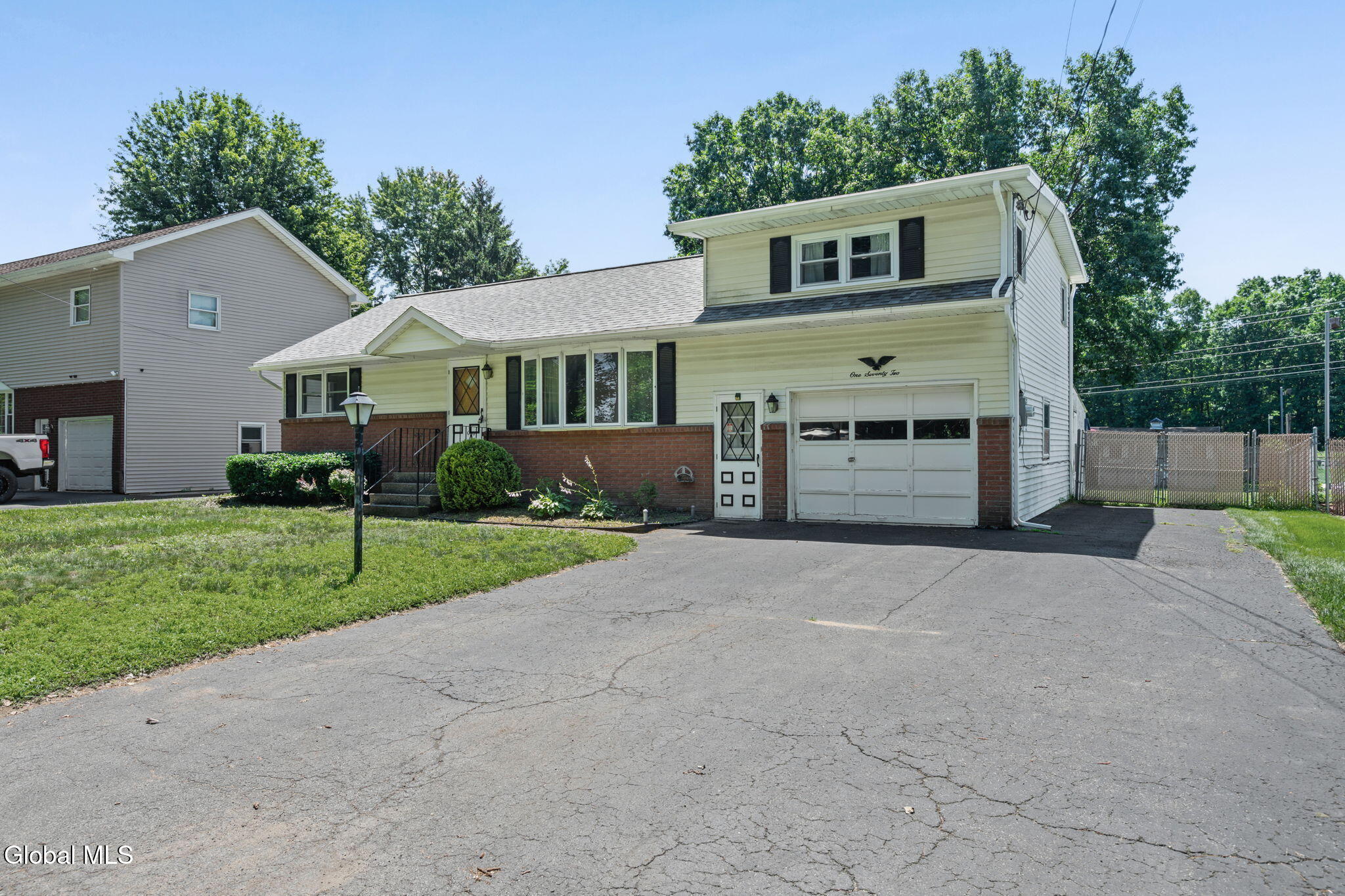 172 Dahlia Street Schenectady NY 12306