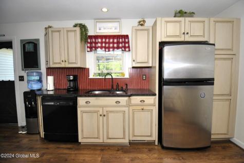 1073 Madison Avenue Troy NY 12180
