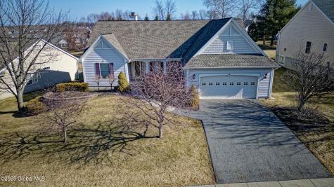 18 Gladstone Circle Mechanicville NY 12118