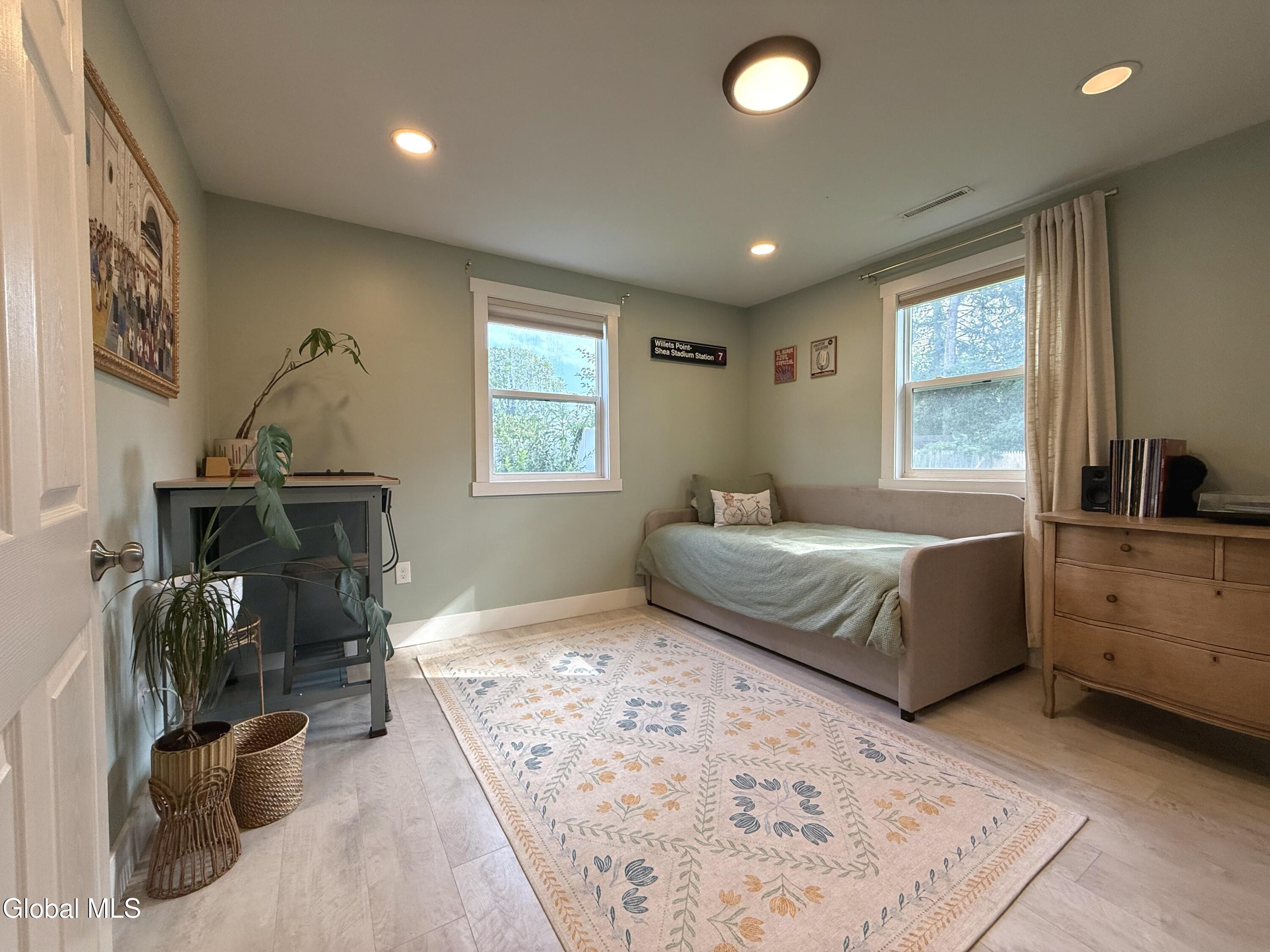 1136 Outer Drive Schenectady NY 12303